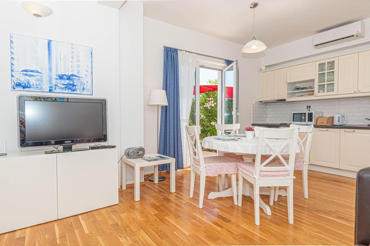 Apartments Villa Tribunj Tribalj Extérieur photo