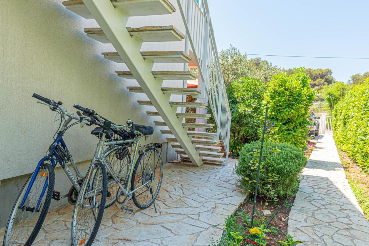 Apartments Villa Tribunj Tribalj Extérieur photo