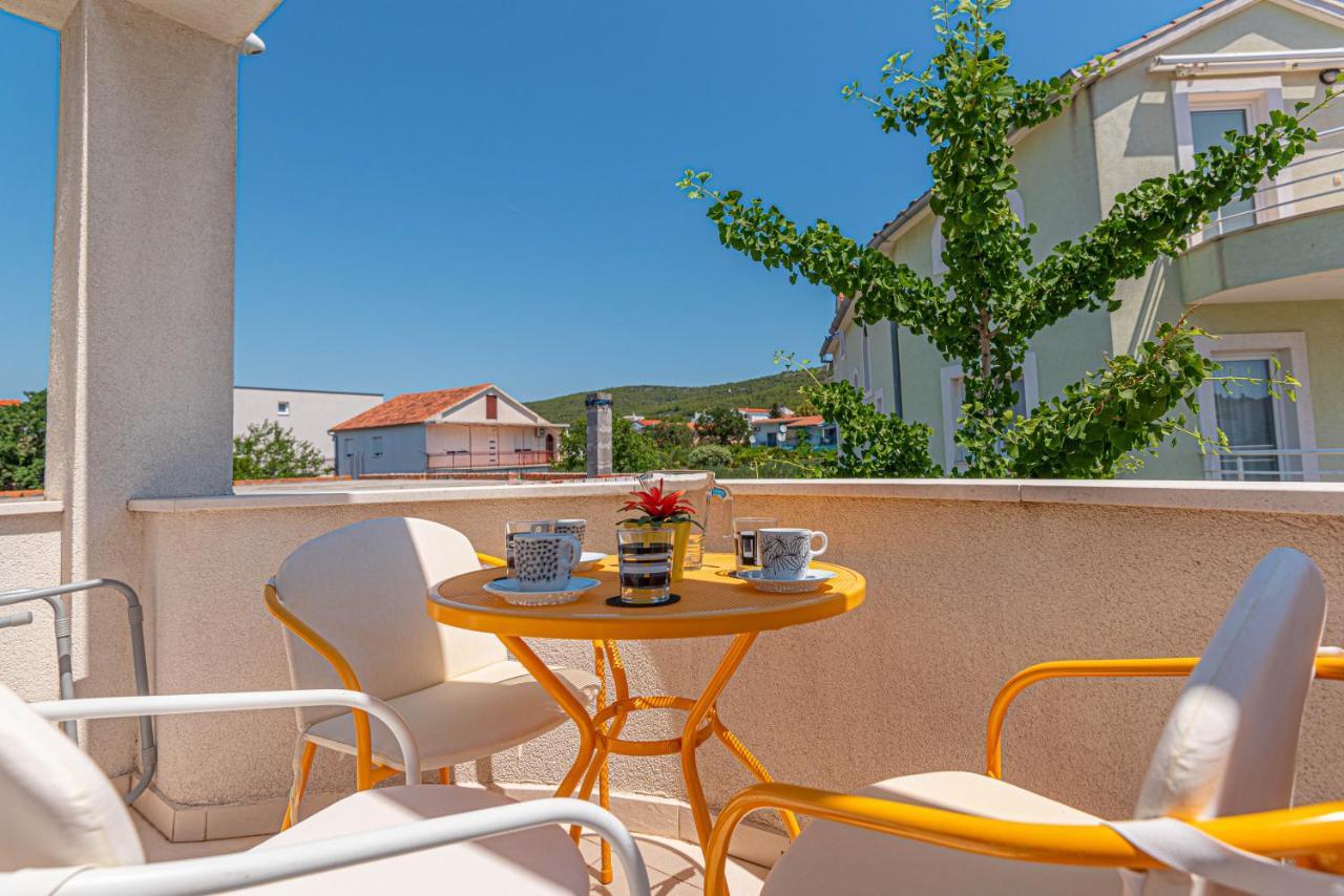 Apartments Villa Tribunj Tribalj Extérieur photo