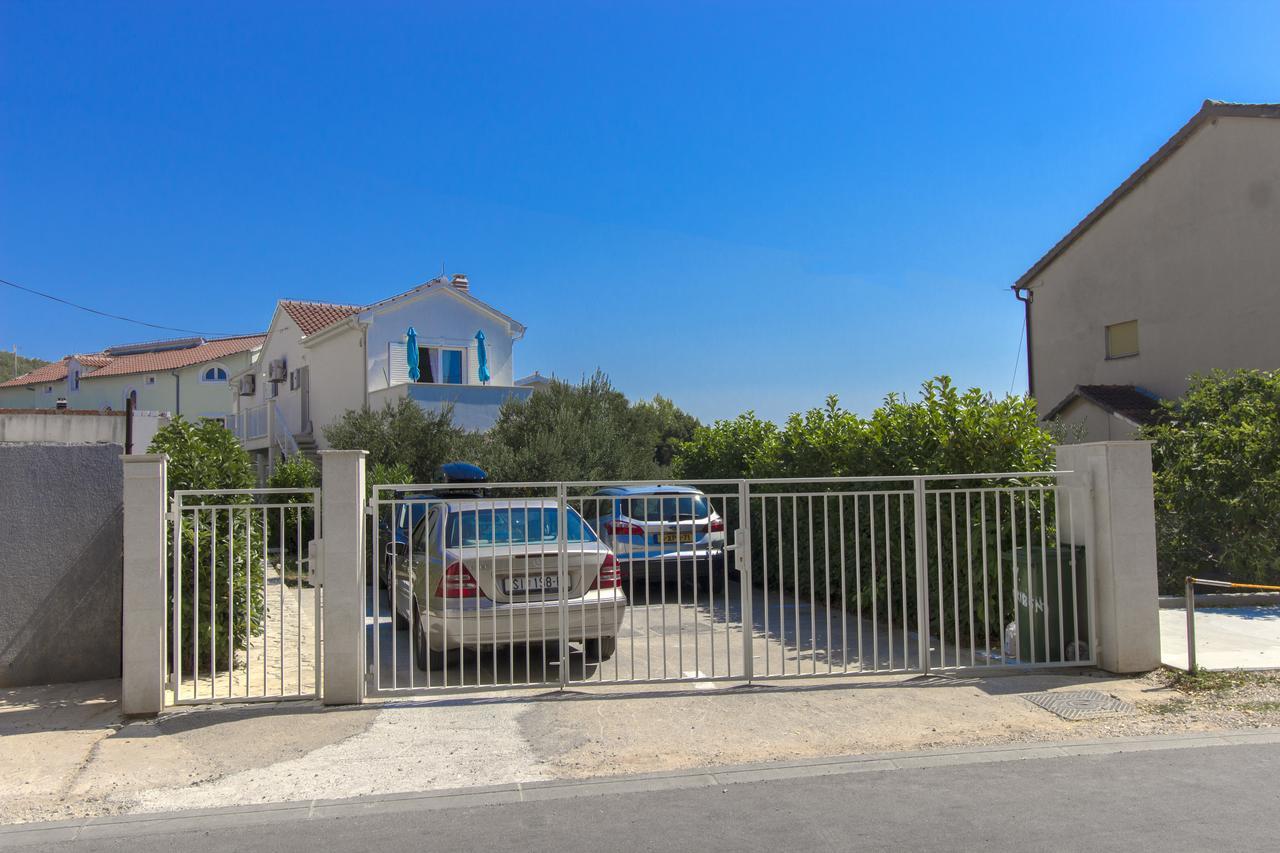 Apartments Villa Tribunj Tribalj Extérieur photo