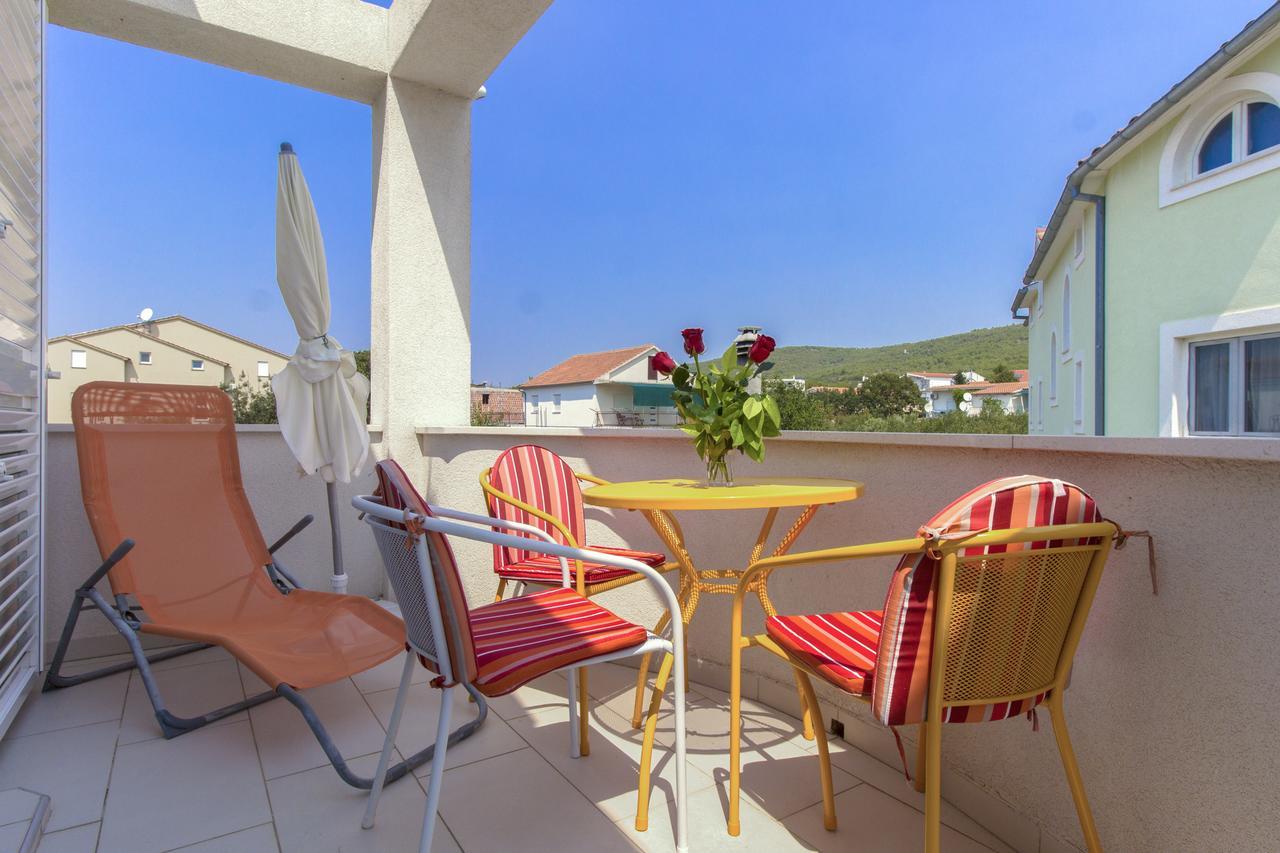 Apartments Villa Tribunj Tribalj Extérieur photo